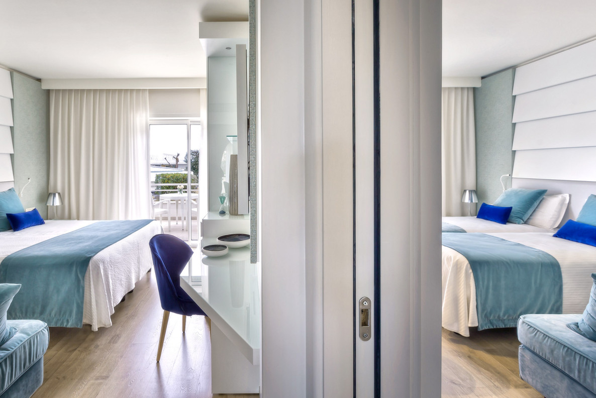 media.Slide-Luxury-Room-4-Hotel-Atlantic-Riccione