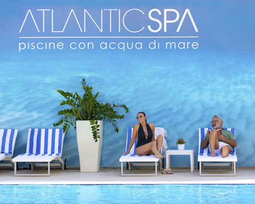 media.Gallery-Piscina-esterna-2-Hotel-Atlantic-Riccione