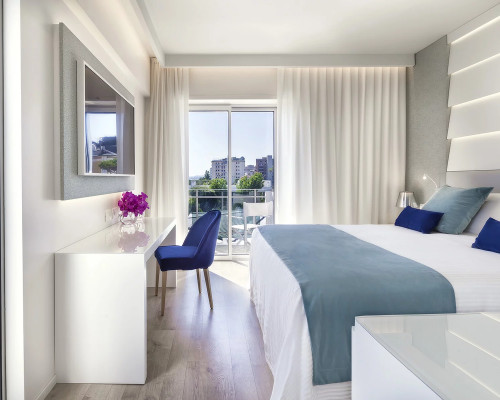 media.Slide-Luxury-Room-2-Hotel-Atlantic-Riccione