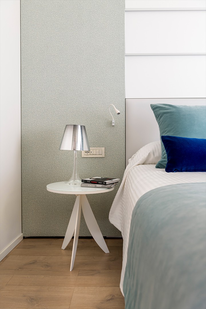 media.featured-slide-1