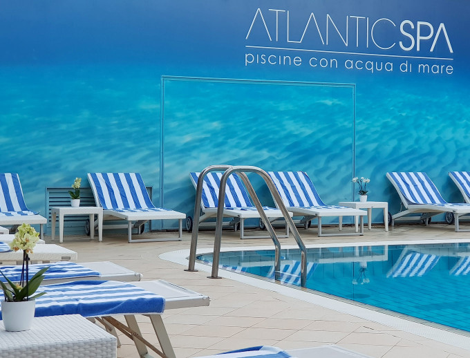media.Gallery-Piscina-esterna-1-Hotel-Atlantic-Riccione