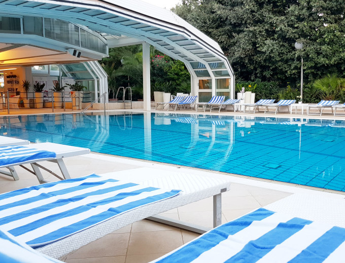 media.Gallery-Piscina-esterna-3-Hotel-Atlantic-Riccione