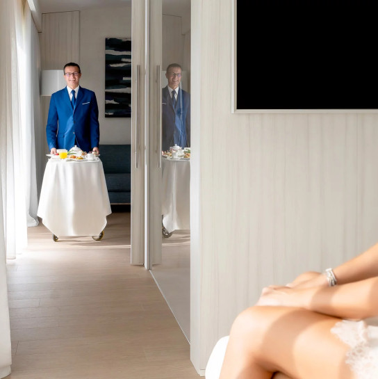 media.Slide-Room-service-Hotel-Atlantic-Riccione