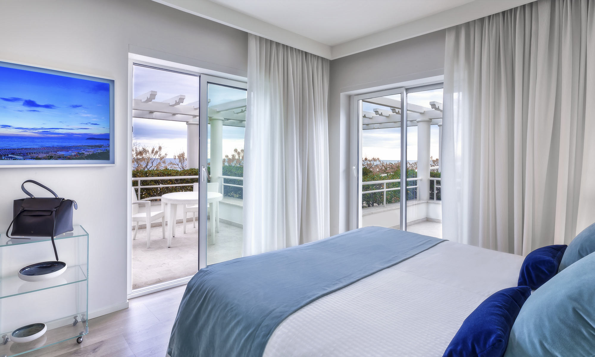 media.Luxury-comunicanti-01-testata