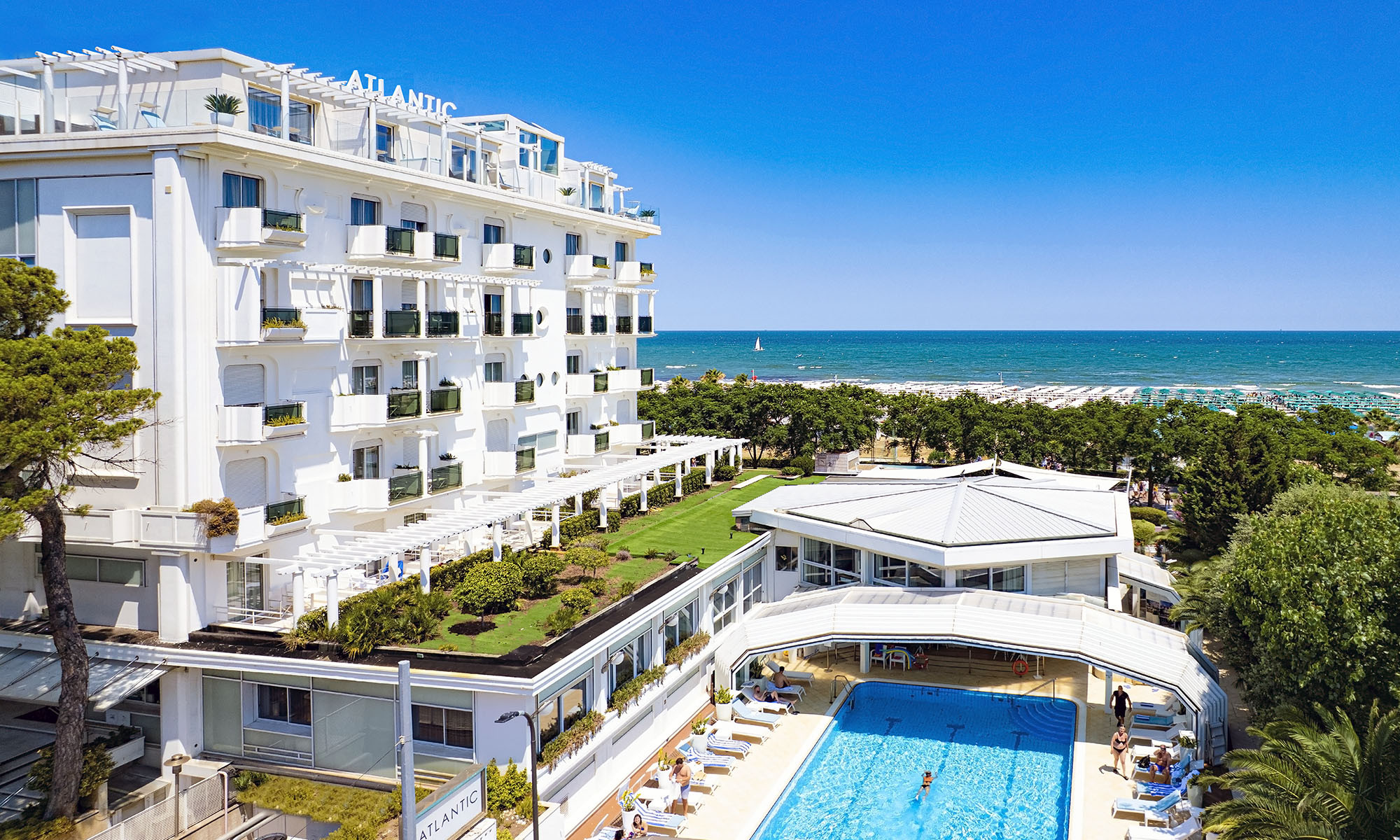 media.Atlantic Hotel Riccione - Piscina e Panorama Mare - Luglio 2026 - 2000px